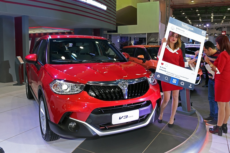 2016316ڰ޹ʳչչĻлV323쿪޹ʳչڿ޹ʻչʽĻȫྺչй𡢻ȹƷҲС»ԶA V3 Sports Utility Vehicle (SUV) by Chinese manufacturer Brilliance is on display at the Cairo international motor show on March 16, 2016. The 23rd Cairo international motor show, Automech-Formula 2016, kicked off Wednesday with a notable participation of China's largest vehicle manufacturers. (Xinhua/Zhao Dingzhe)
